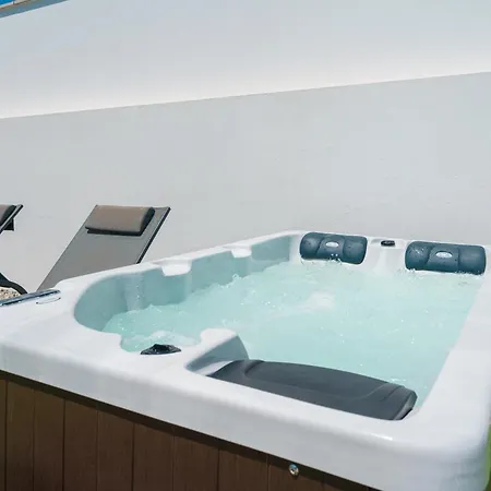 Lola Luxury With Private Pool And Jacuzzi