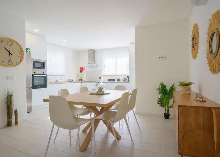 Lola, With Jacuzzi And Private Swimming Pool فيلة