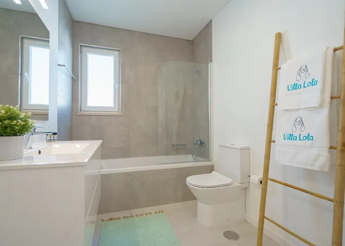 Вилла Villa Lola Luxury Villa With Private Pool And Jacuzzi